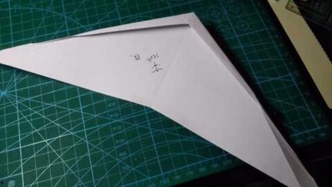 冲浪纸飞机视频,创意飞行，指尖上的海浪之旅