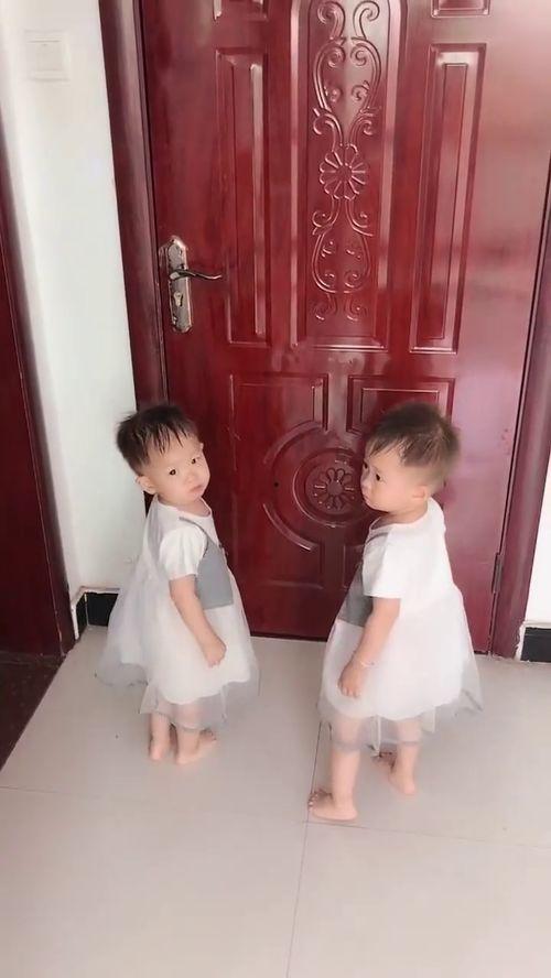 双胞胎小视频,萌化你的心